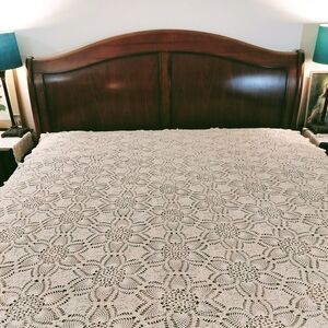 Unique Vintage Cream Crochet Coverlet